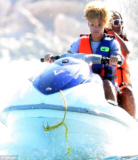 Rihanna: I'm On A Boat! with Matt Kemp: Photo 2406501